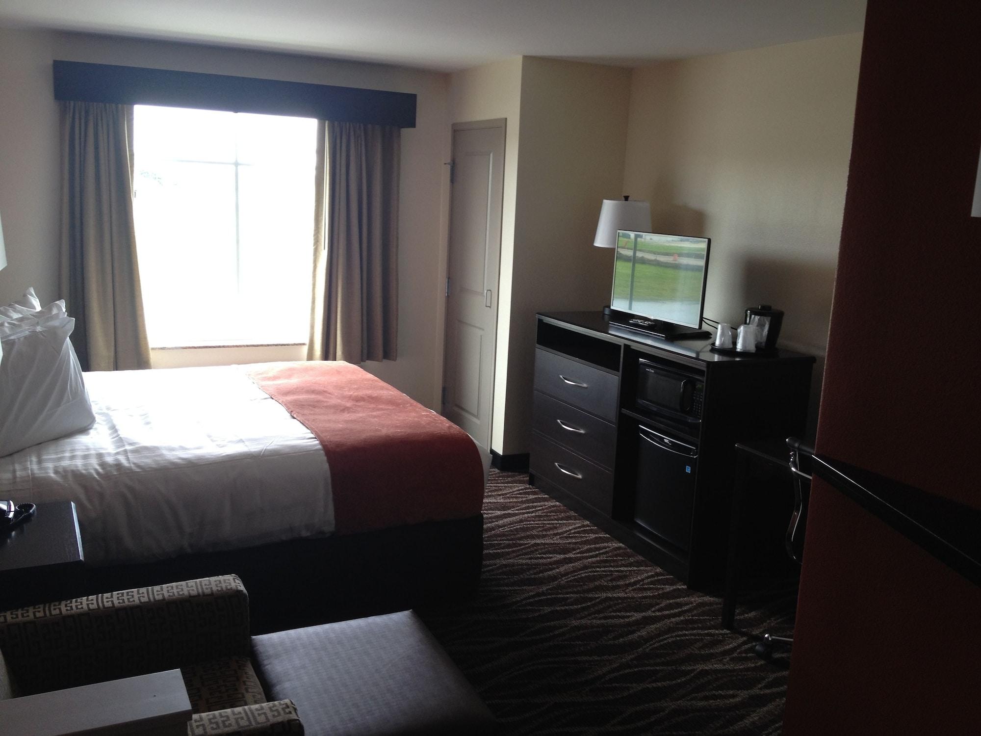 AmericInn by Wyndham Waupun Exterior foto