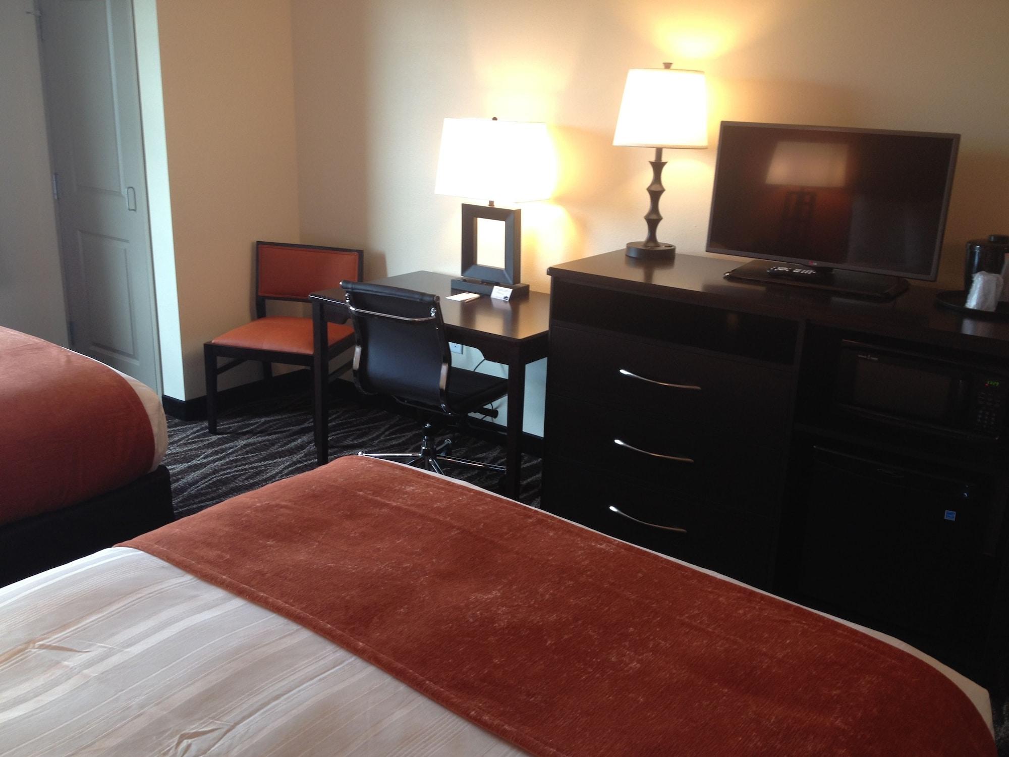AmericInn by Wyndham Waupun Exterior foto