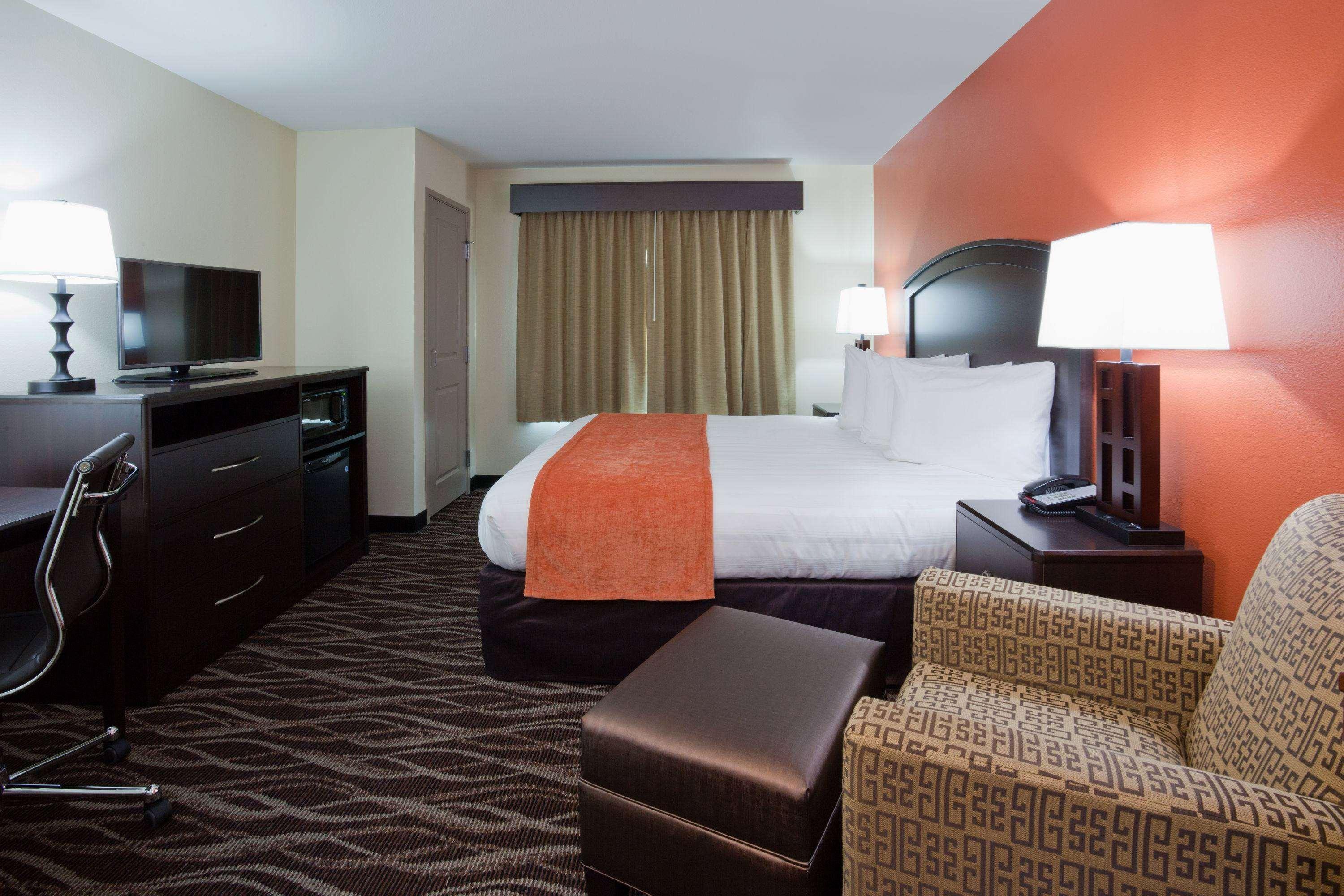 AmericInn by Wyndham Waupun Exterior foto
