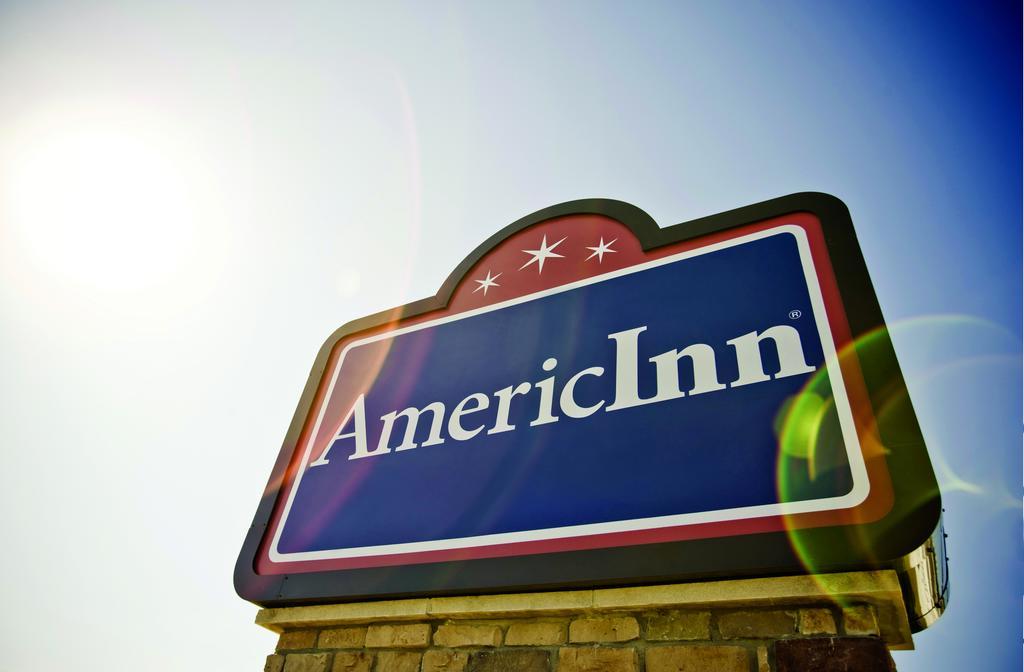 AmericInn by Wyndham Waupun Exterior foto
